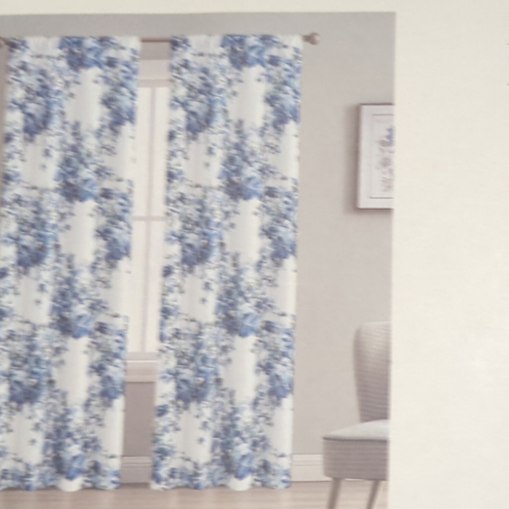 2 pc LAURA ASHLEY Drapes - 36Wx84L each - Picture 12 of 12